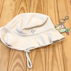 Adult Cream Bucket Hat with bonus Fish Keychain